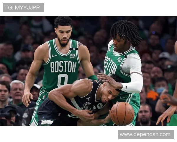 雄鹿队不敌多伦多猛龙队,字母哥与巴雷特英雄联盟对决成焦点,密尔沃基雄鹿攻防失守